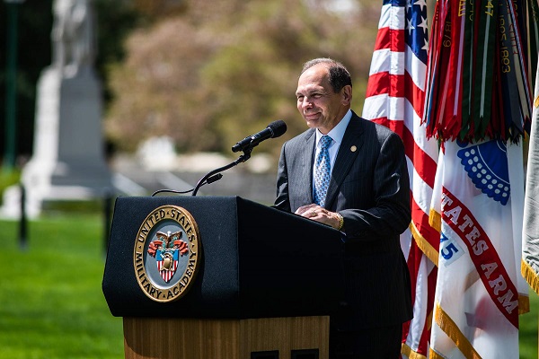 Grant-Statue-Bob-Speaking