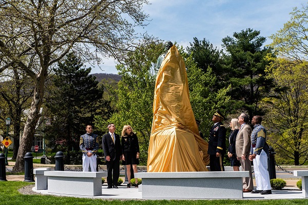 Grant-Statue-Ceremony-2