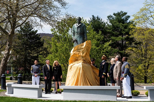 Grant-Statue-Ceremony-3